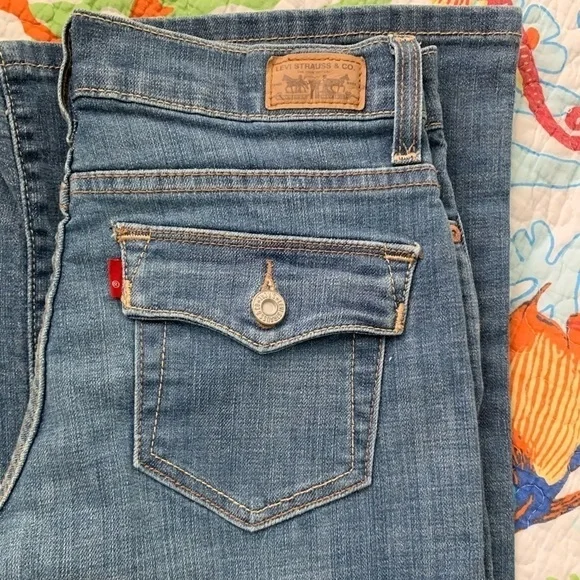42. LEVI’S Perfectly Slimming Boot Cut 512 Levi Jeans, NWOT 👖 HP 9/8, 9/19 - Picture 2 of 8